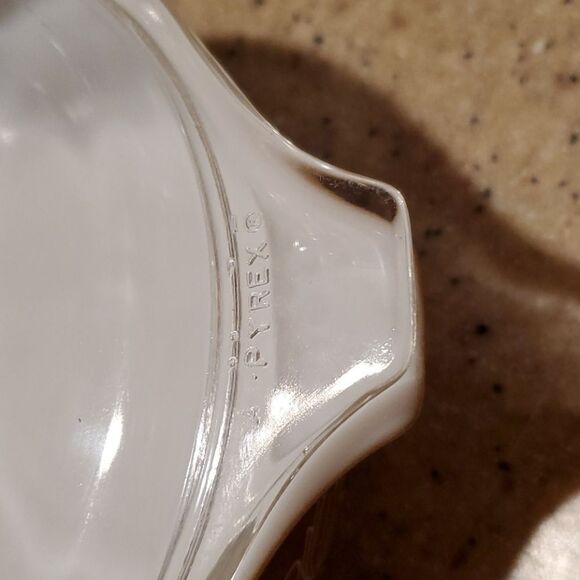 Vtg Pyrex dish with lid 8" 500ml - Picture 4 of 8